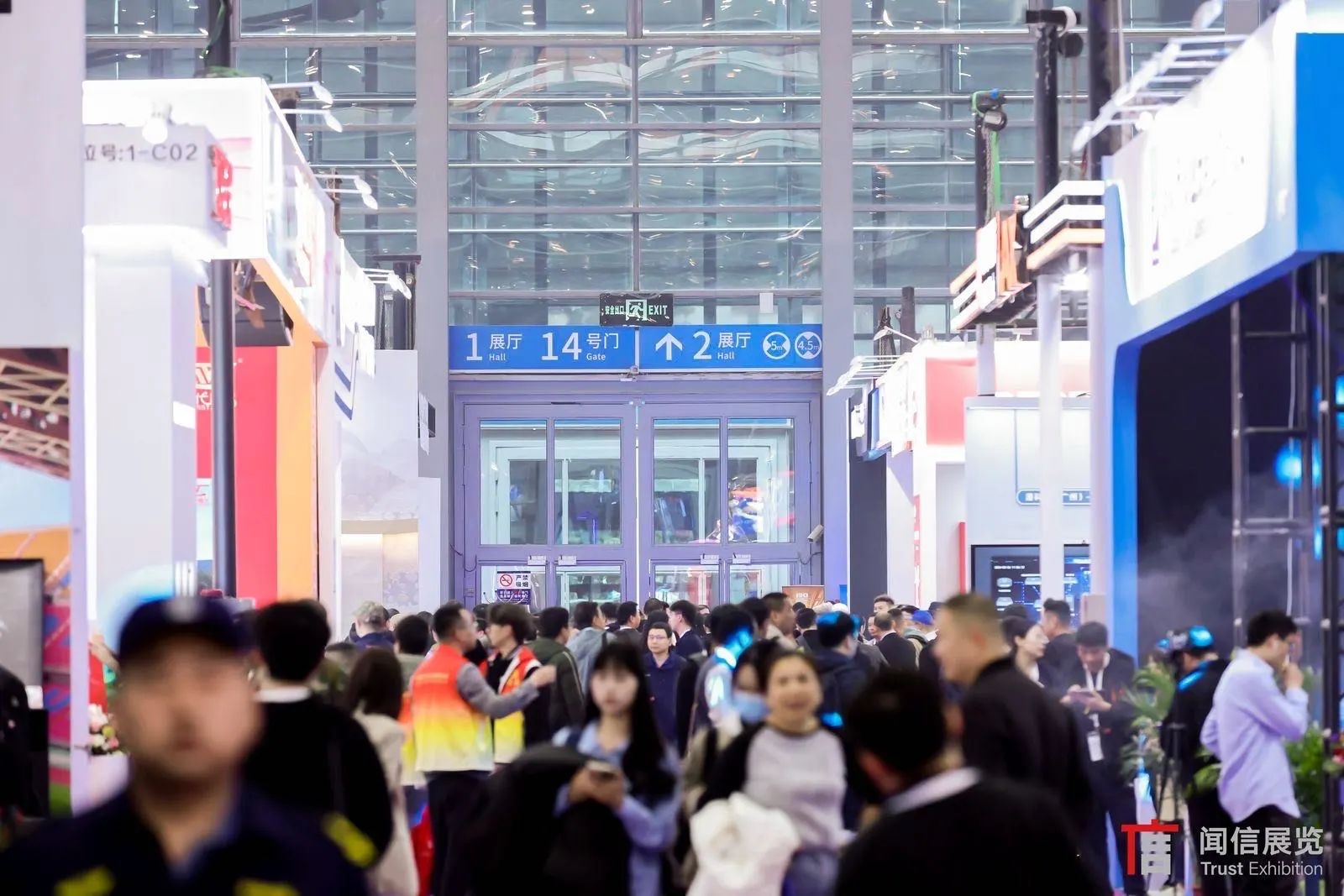 人氣狂飆！走進LED CHINA 2024展會，領略全產業鏈聲光視訊融合魅力